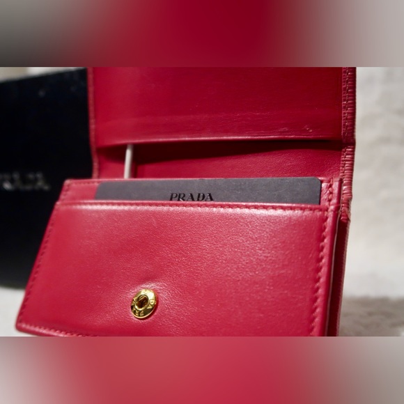Authentic Prada - Vitello Leather Small Wallet - Picture 13 of 17